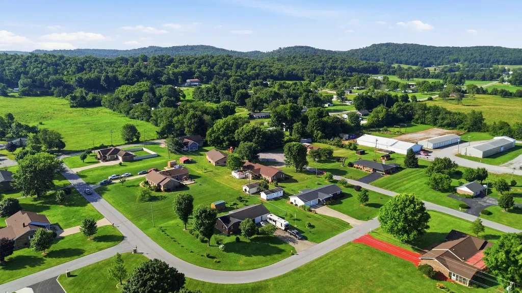 43 Farmington Avenue Monticello KY 42633