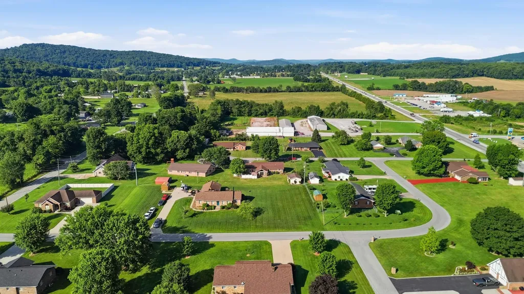 43 Farmington Avenue Monticello KY 42633