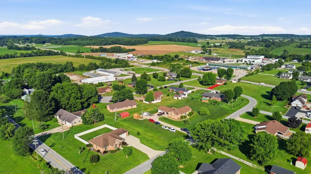 43 Farmington Avenue Monticello KY 42633