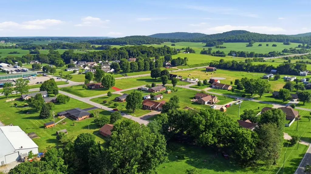 43 Farmington Avenue Monticello KY 42633