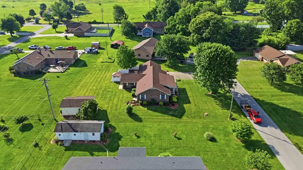 43 Farmington Avenue Monticello KY 42633