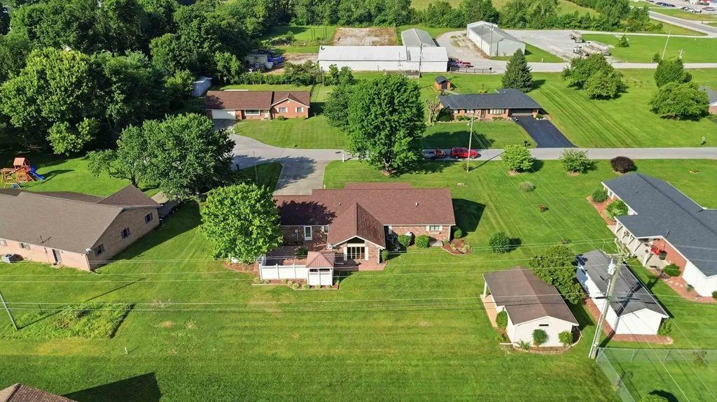 43 Farmington Avenue Monticello KY 42633