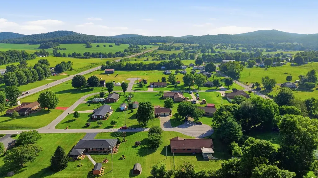 43 Farmington Avenue Monticello KY 42633