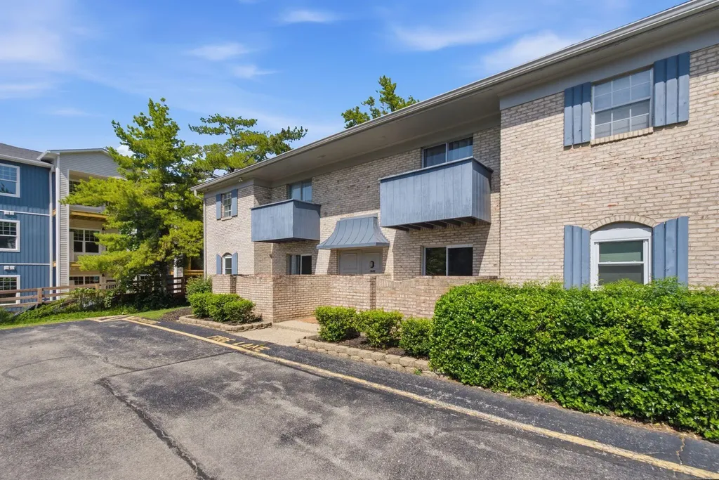 1092 Armstrong Mill Road Lexington KY 40517