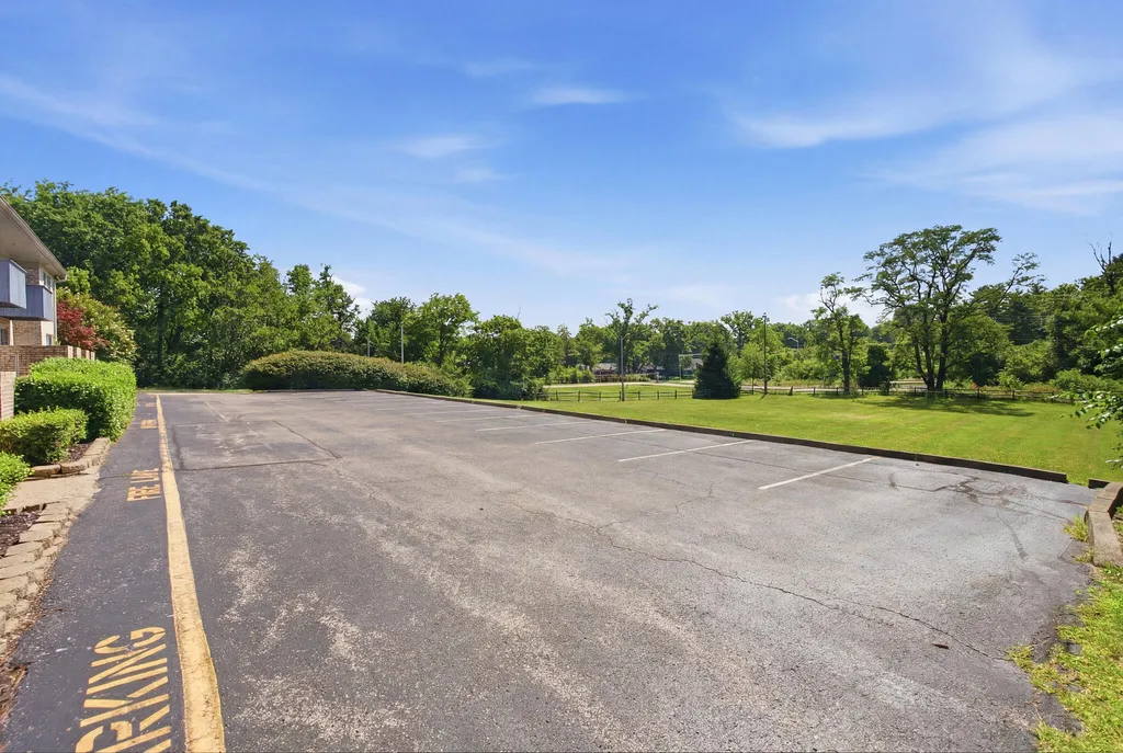 1092 Armstrong Mill Road Lexington KY 40517