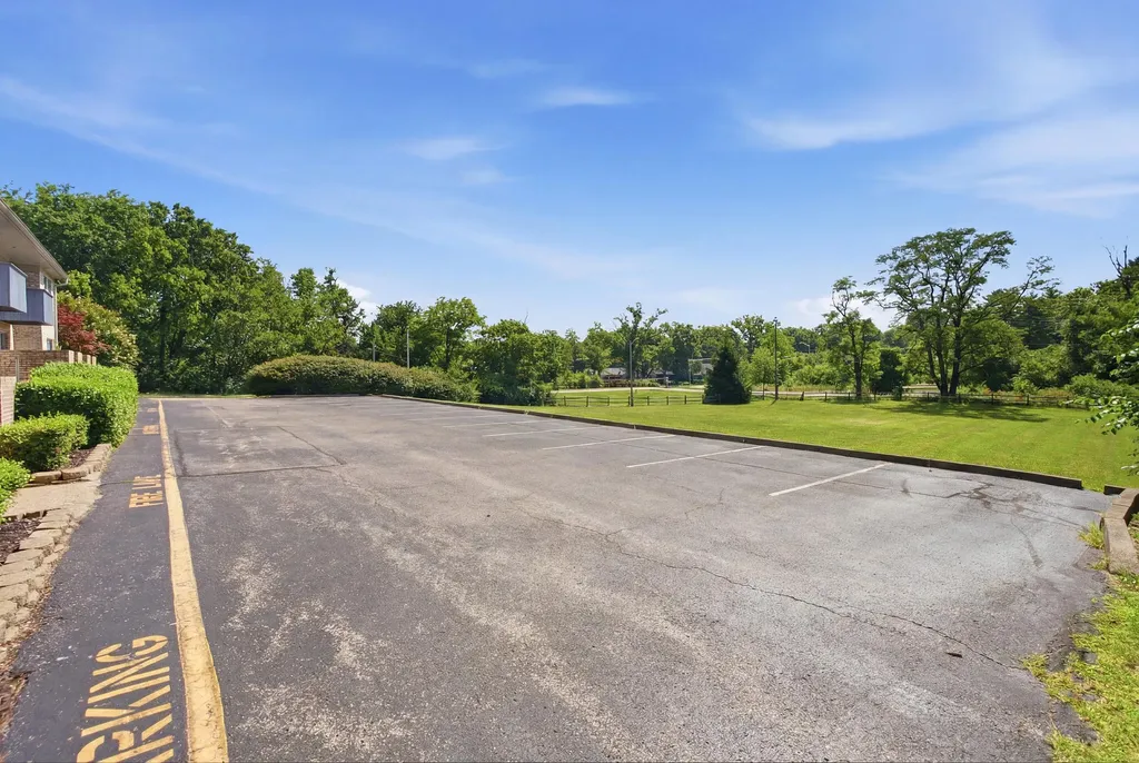1092 Armstrong Mill Road Lexington KY 40517