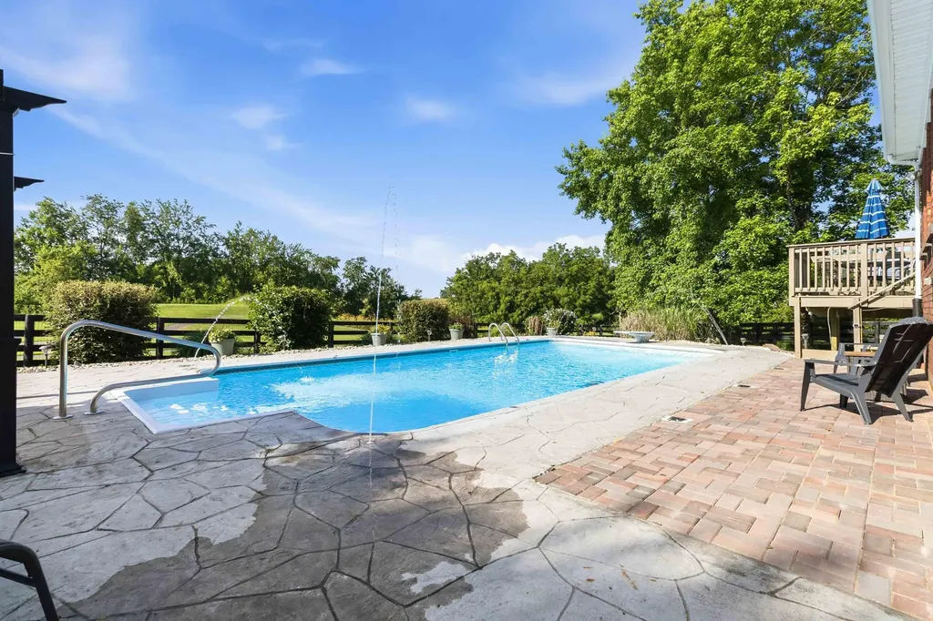 136 General Cleburne Drive Richmond KY 40475