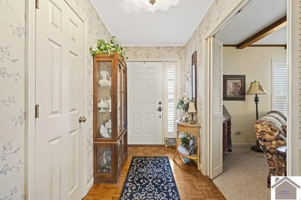 281 Lakeview Drive Mayfield KY 42066