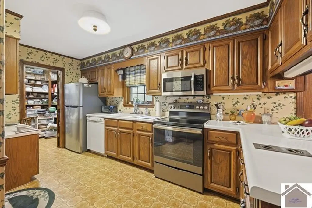 281 Lakeview Drive Mayfield KY 42066