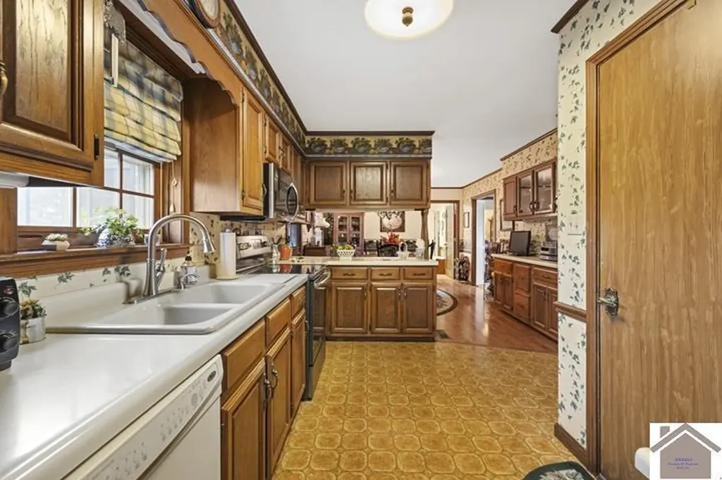 281 Lakeview Drive Mayfield KY 42066