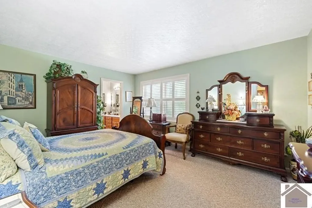 281 Lakeview Drive Mayfield KY 42066