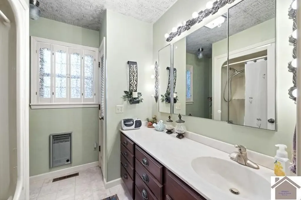 281 Lakeview Drive Mayfield KY 42066