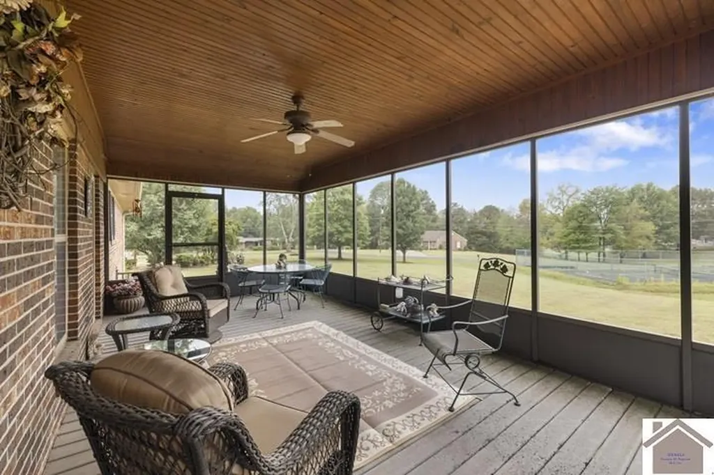 281 Lakeview Drive Mayfield KY 42066
