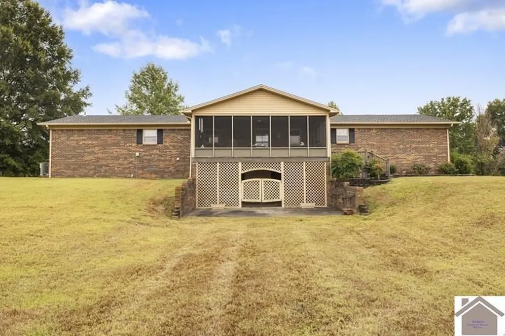 281 Lakeview Drive Mayfield KY 42066