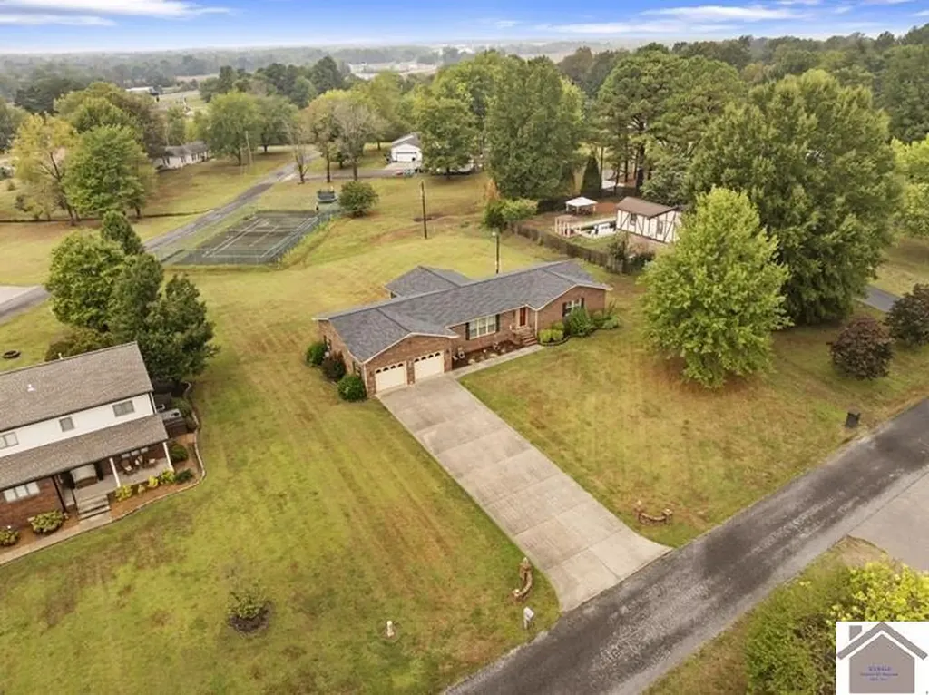 281 Lakeview Drive Mayfield KY 42066