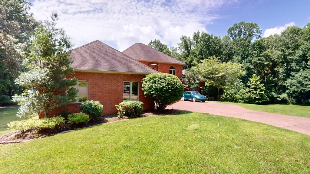 133 Windward Lane Murray KY 42071