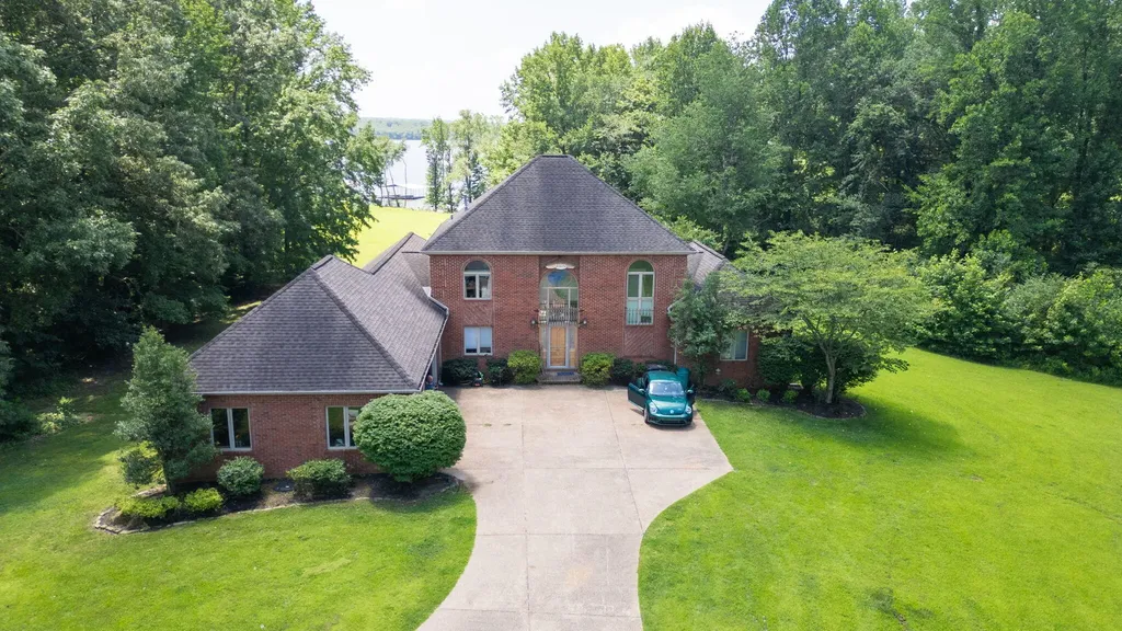 133 Windward Lane Murray KY 42071