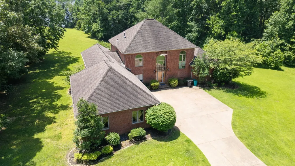 133 Windward Lane Murray KY 42071