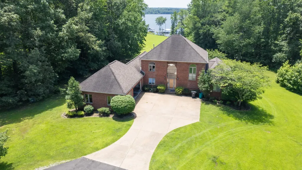 133 Windward Lane Murray KY 42071