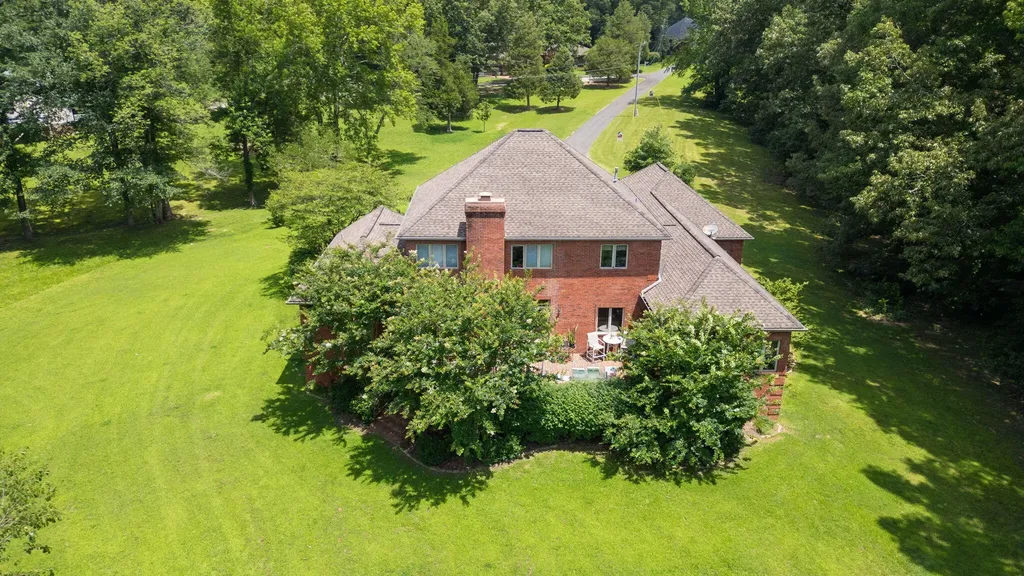 133 Windward Lane Murray KY 42071