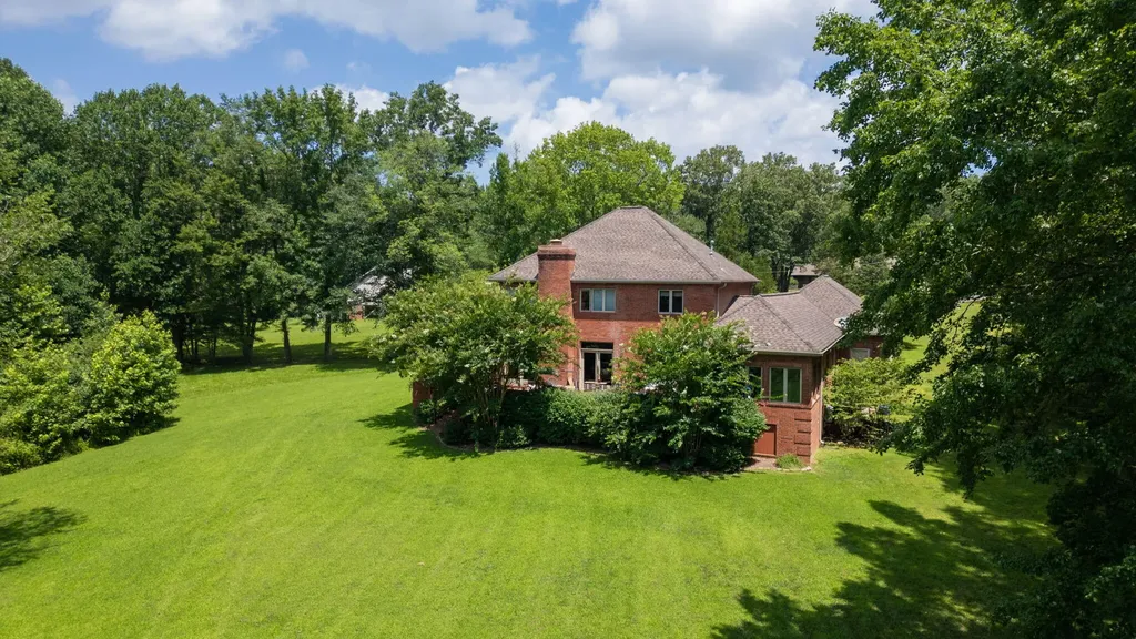 133 Windward Lane Murray KY 42071