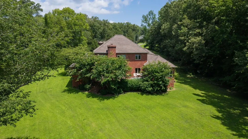 133 Windward Lane Murray KY 42071