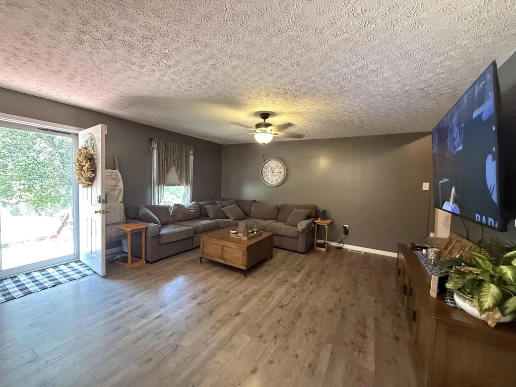 1671 Smith Grove Road Burkesville KY 42717