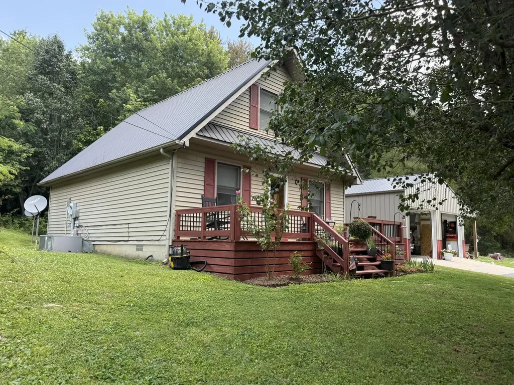 1671 Smith Grove Road Burkesville KY 42717