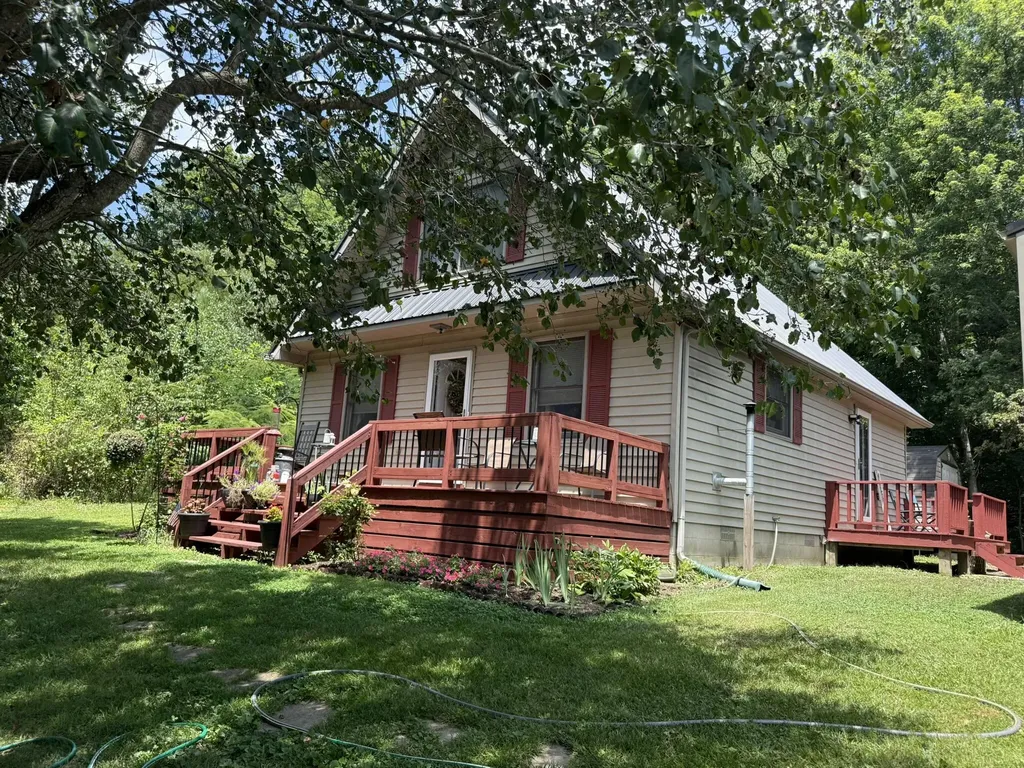 1671 Smith Grove Road Burkesville KY 42717