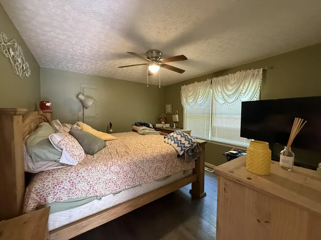 1671 Smith Grove Road Burkesville KY 42717