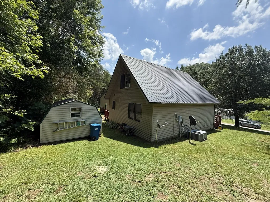 1671 Smith Grove Road Burkesville KY 42717