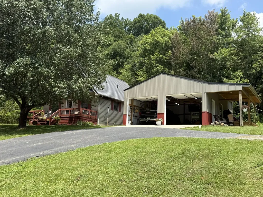 1671 Smith Grove Road Burkesville KY 42717