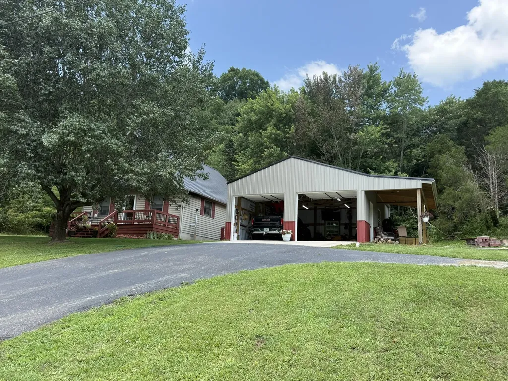 1671 Smith Grove Road Burkesville KY 42717