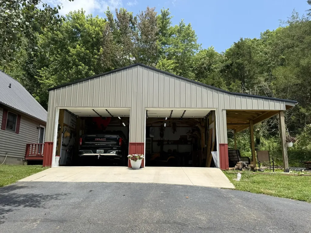 1671 Smith Grove Road Burkesville KY 42717