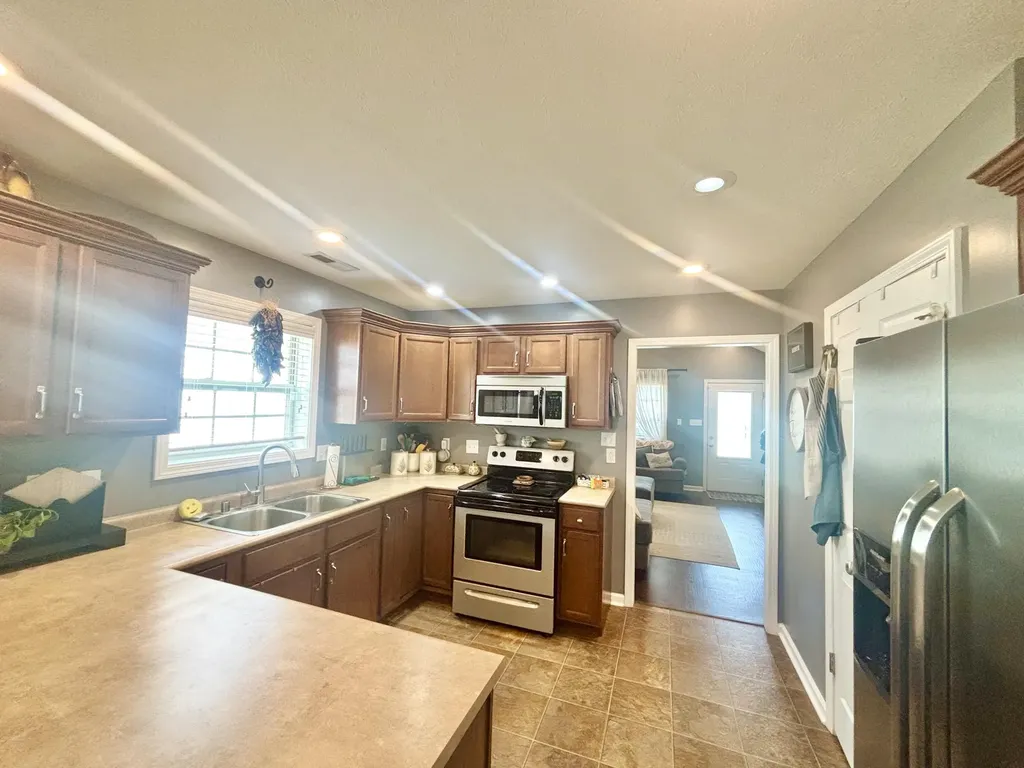 102 Saddlebrook Court Hopkinsville KY 42240