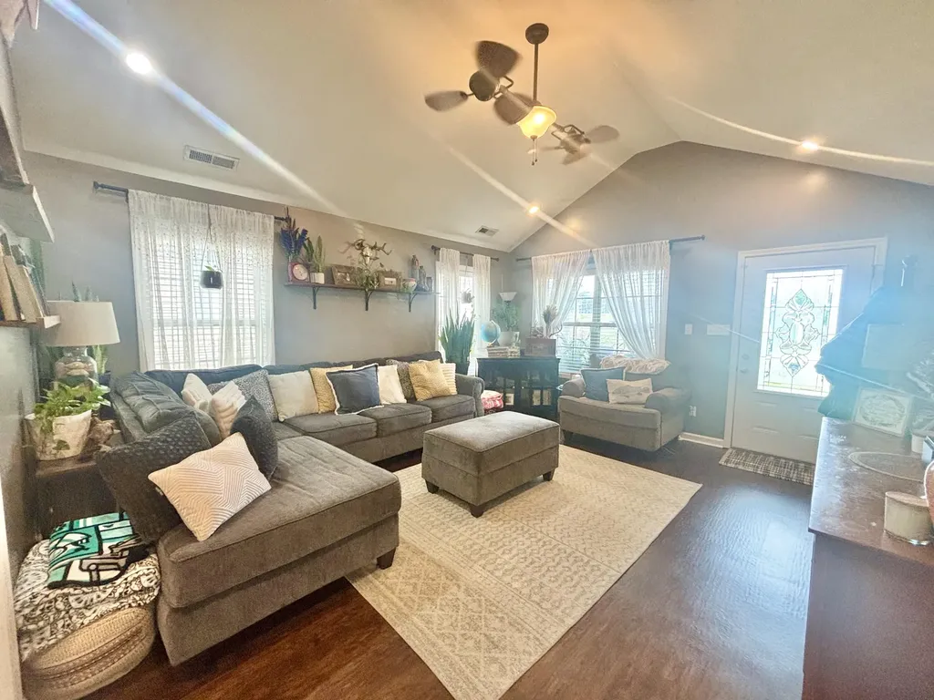 102 Saddlebrook Court Hopkinsville KY 42240