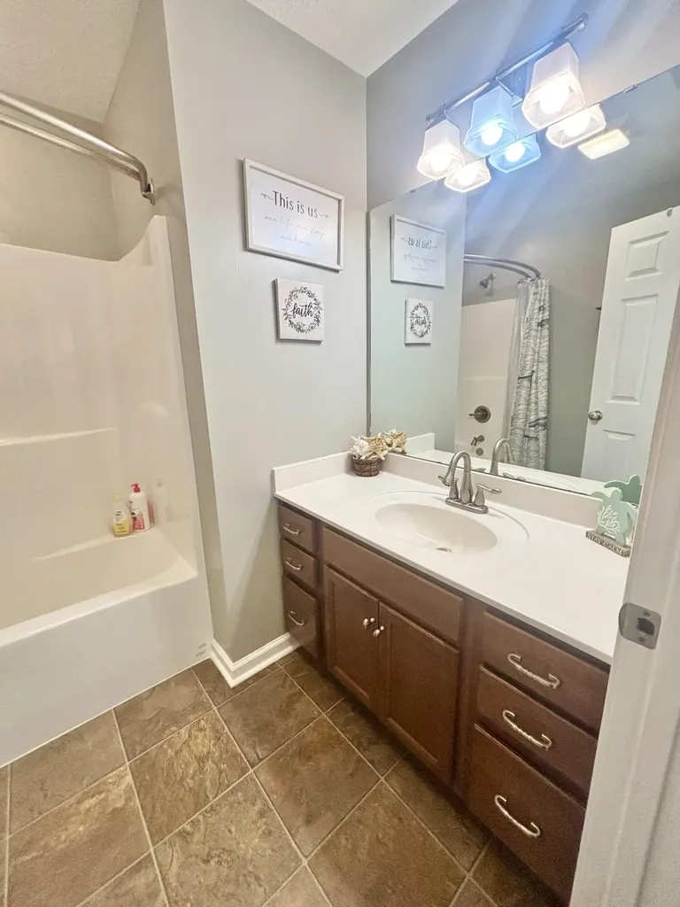 102 Saddlebrook Court Hopkinsville KY 42240
