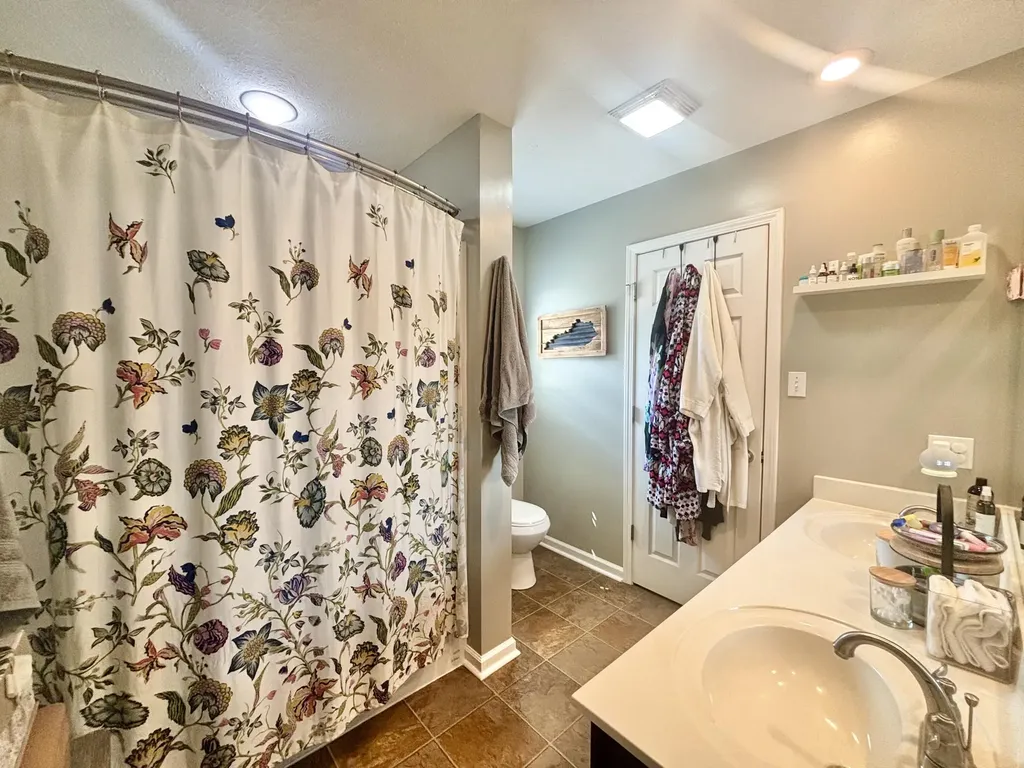 102 Saddlebrook Court Hopkinsville KY 42240