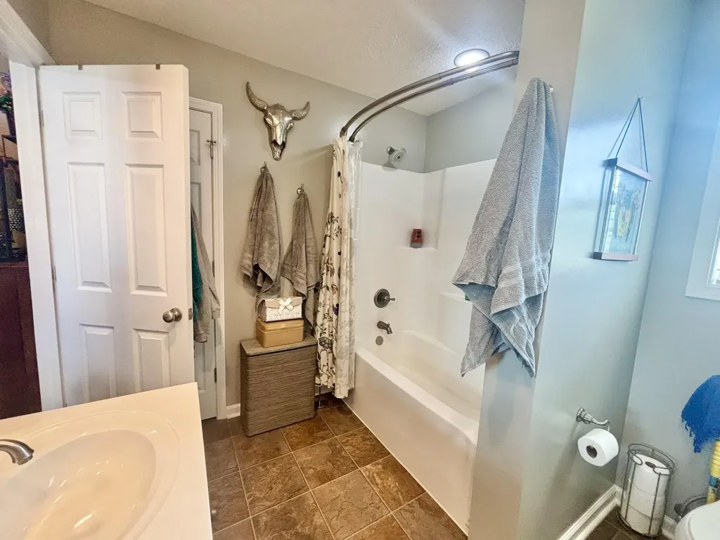 102 Saddlebrook Court Hopkinsville KY 42240