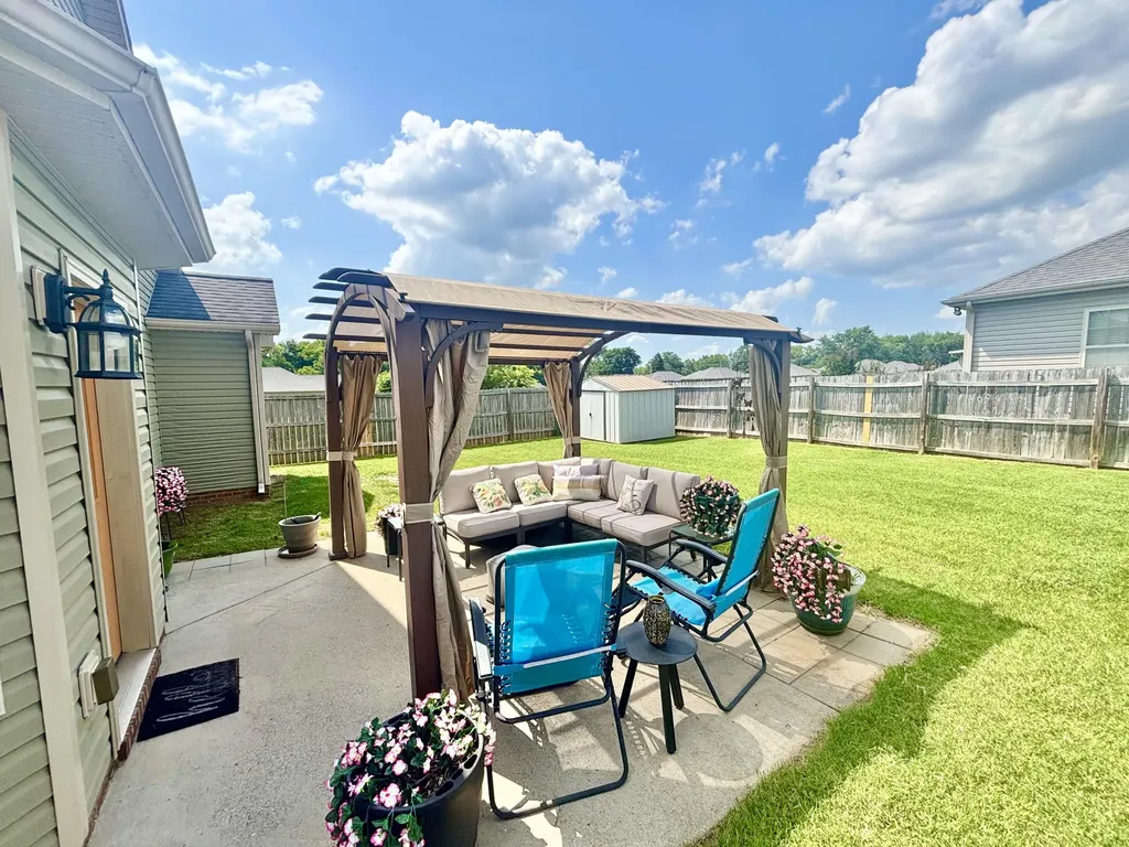 102 Saddlebrook Court Hopkinsville KY 42240