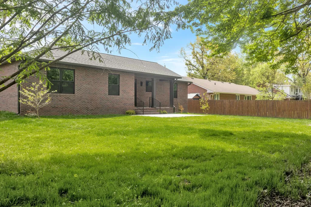 106 S Broach Avenue Murray KY 42071