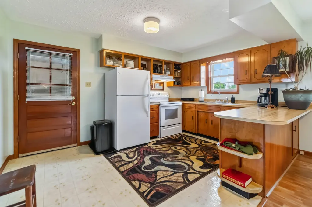 1231 U.s. 127 Russell Springs KY 42642
