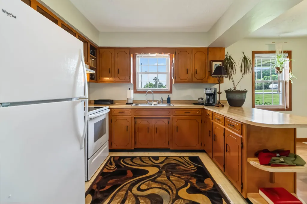 1231 U.s. 127 Russell Springs KY 42642