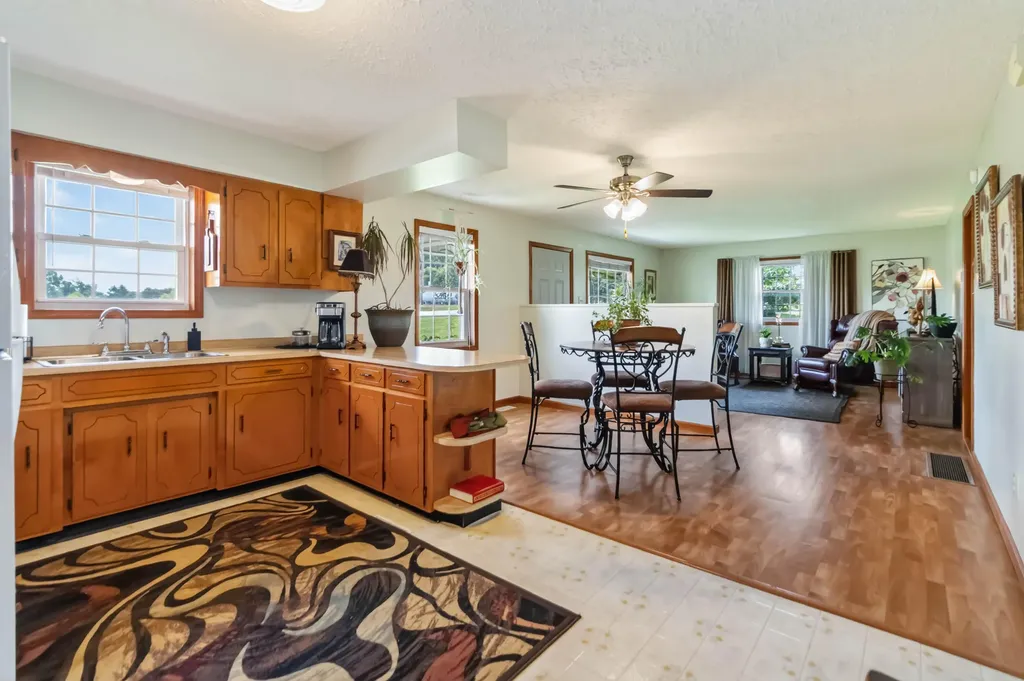 1231 U.s. 127 Russell Springs KY 42642