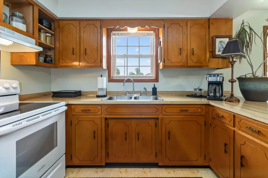 1231 U.s. 127 Russell Springs KY 42642