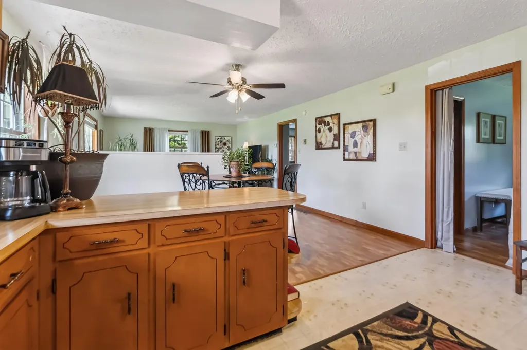 1231 U.s. 127 Russell Springs KY 42642