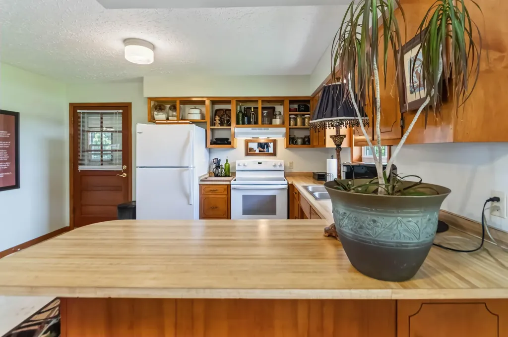 1231 U.s. 127 Russell Springs KY 42642