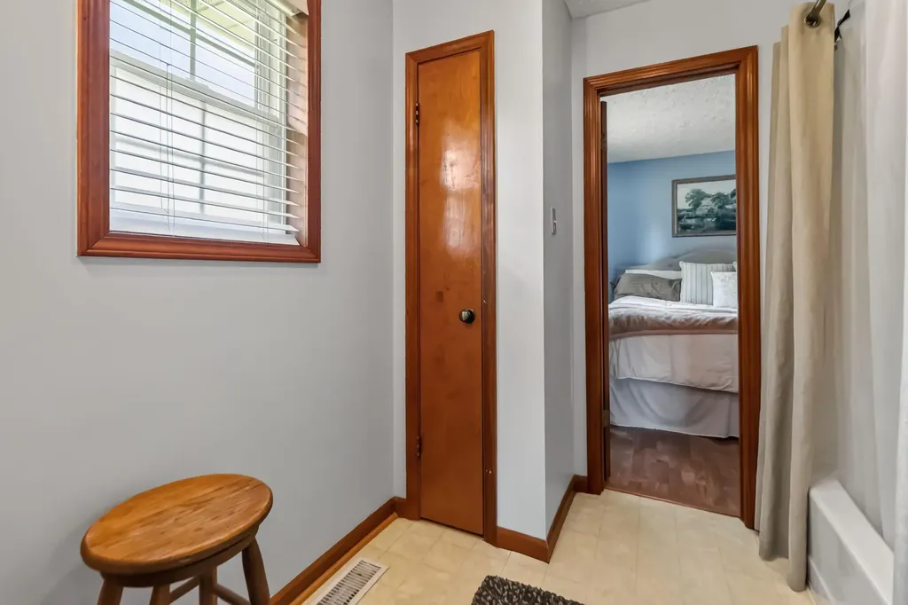 1231 U.s. 127 Russell Springs KY 42642