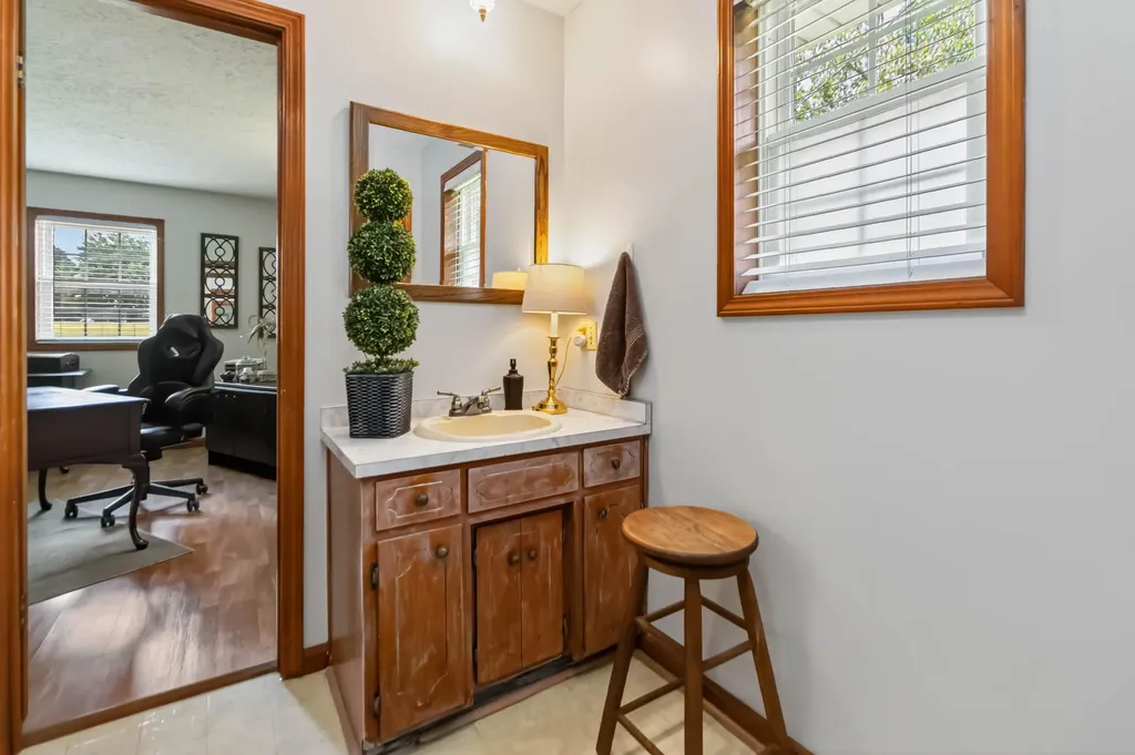 1231 U.s. 127 Russell Springs KY 42642