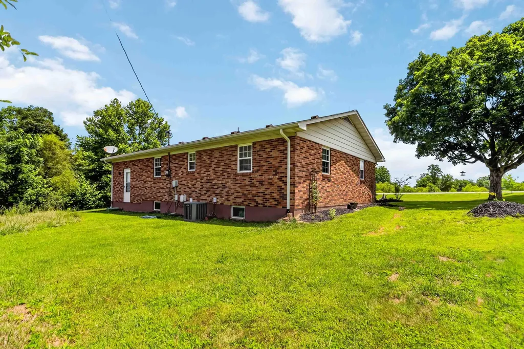 1231 U.s. 127 Russell Springs KY 42642